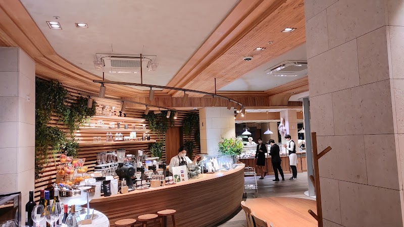 Passion5 interior or signature dish