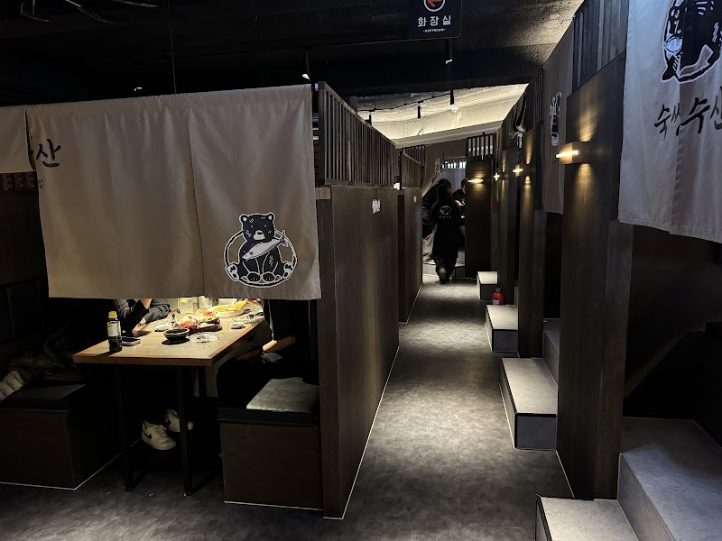 Suksseong Susan Jongno Main Branch interior or signature dish