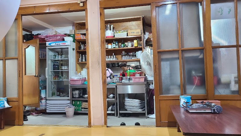 Halmaejip interior or signature dish