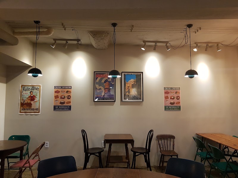 Au Bouillon interior or signature dish