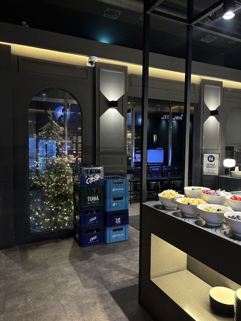 Daepae Gamseong Jamsil Main Branch interior or signature dish