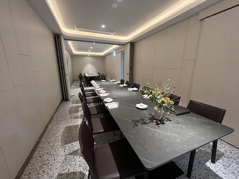 Mutan Gwanghwamun Branch interior or signature dish